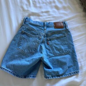 Levi’s 501 mid thigh women’s shorts